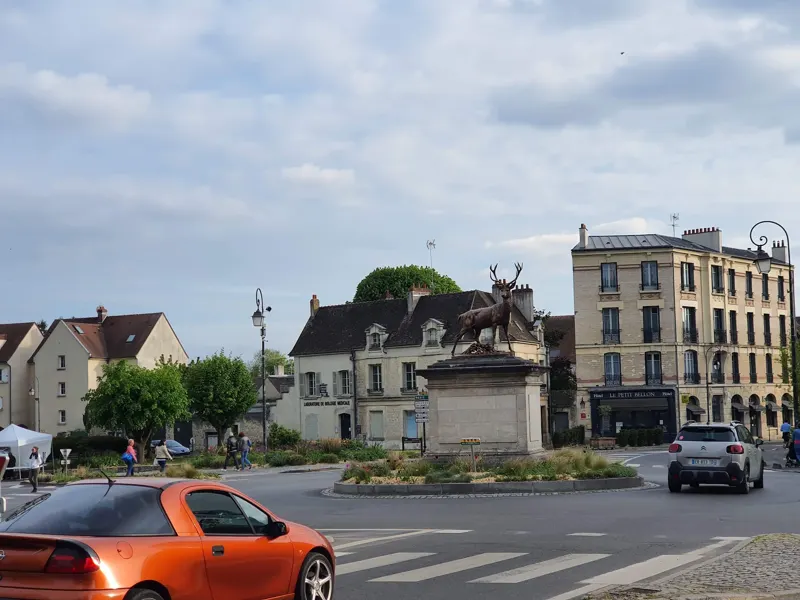 Le rond-point du Cerf à Senlis